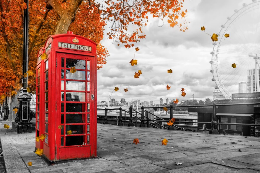 london phone box on embankment